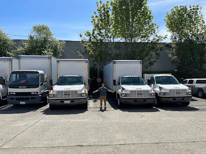 ASYL Movers crew at work — photo 1