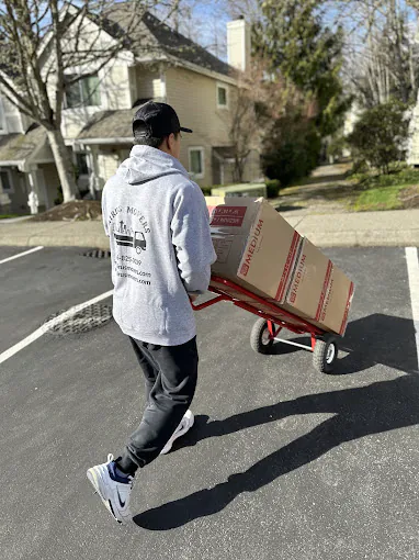 ASYL Movers crew working in Bothell, WA — photo 4